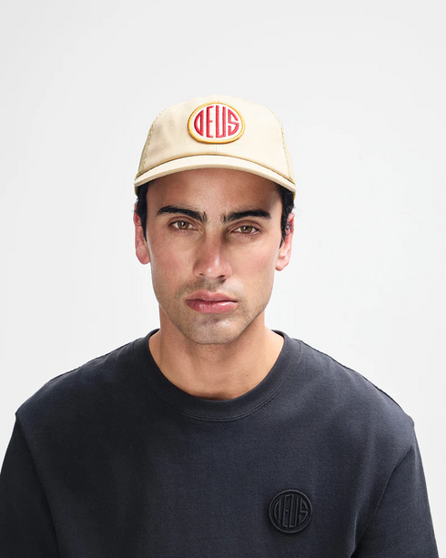 DEUS EX MACHINA PILL TRUCKER