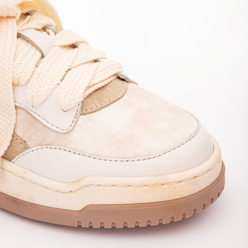 ANDIA FORA MEET SNEAKERS