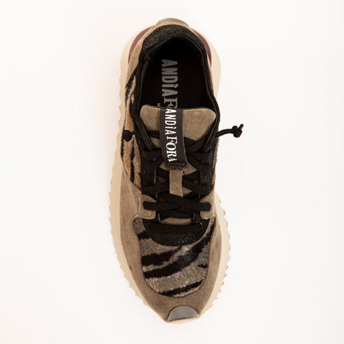 ANDIA FORA RUFFLE PONY