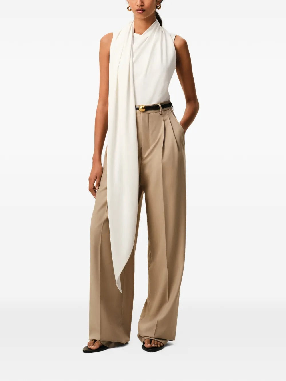 AMI PARIS SLEEVELESS LAVALLIERE TOP