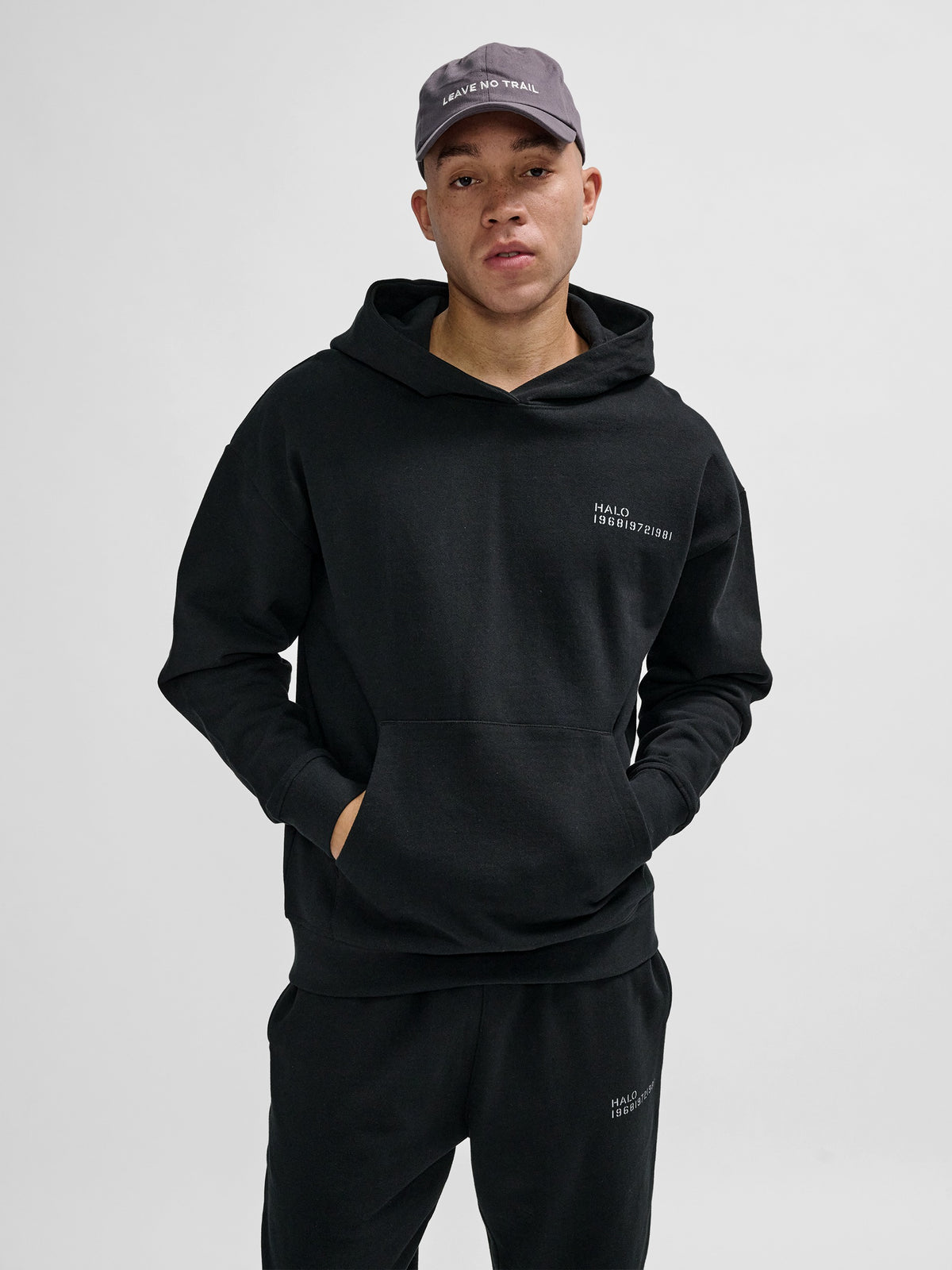 HALO ESSENTAL HOODIE