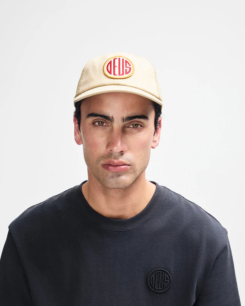 DEUS EX MACHINA PILL TRUCKER