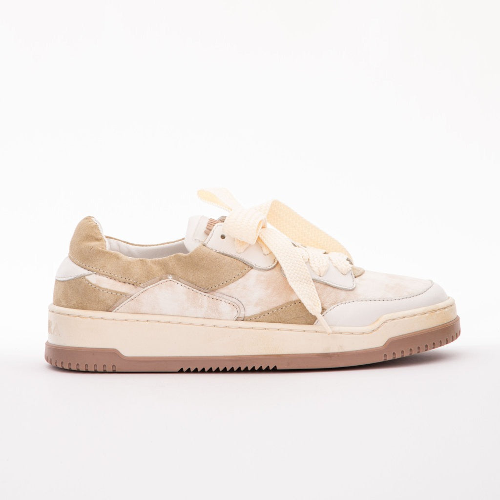 ANDIA FORA MEET SNEAKERS
